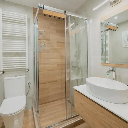 Celia's Apparntment Апартаменты