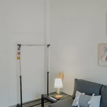 شقة Celia's Apparntment سيرس